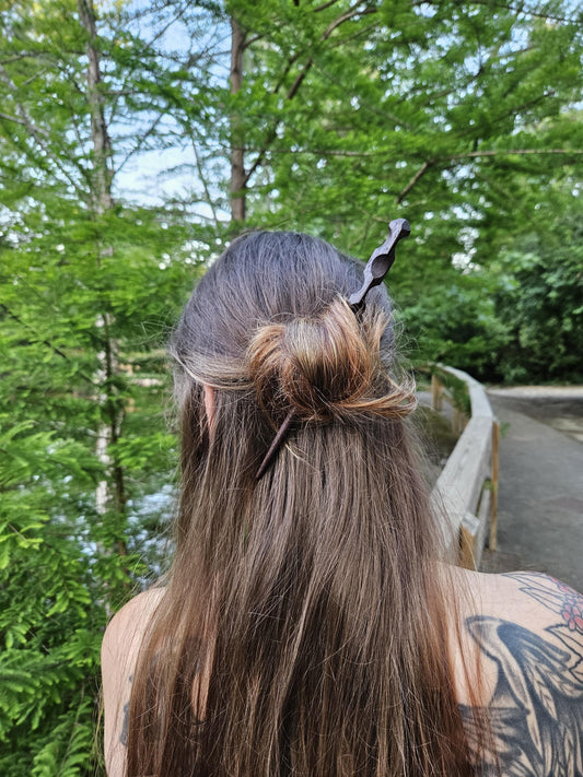 Ziricote Wavy Hair Stick – Handmade Wooden Hair Pin for Long Hair & Buns | Carved Exotic Wood Hairstick for Updos